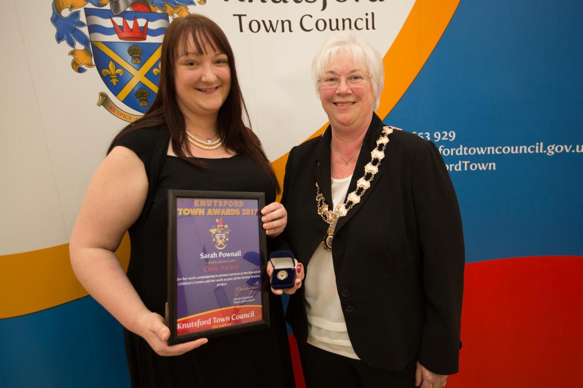 Samantha Pownall receives her award from Cllr Nicholson. Photo: WA16PR