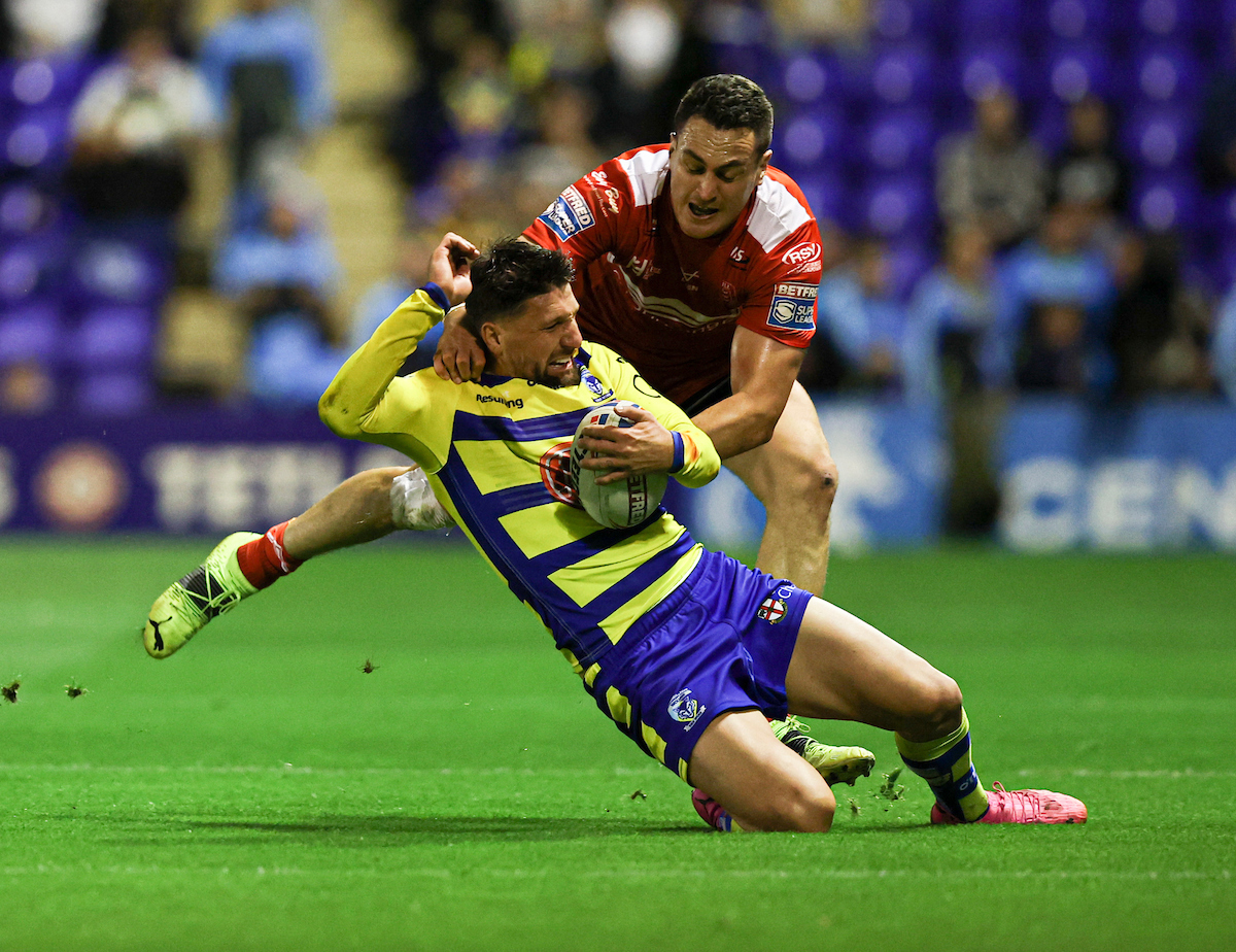 Gareth Widdop is tackled by Hull KRs Brad Takairangi. Picture by SWPix.com