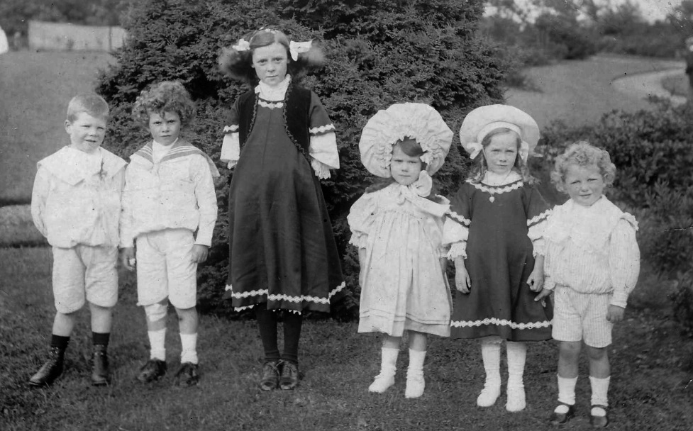 Group of children around 1910