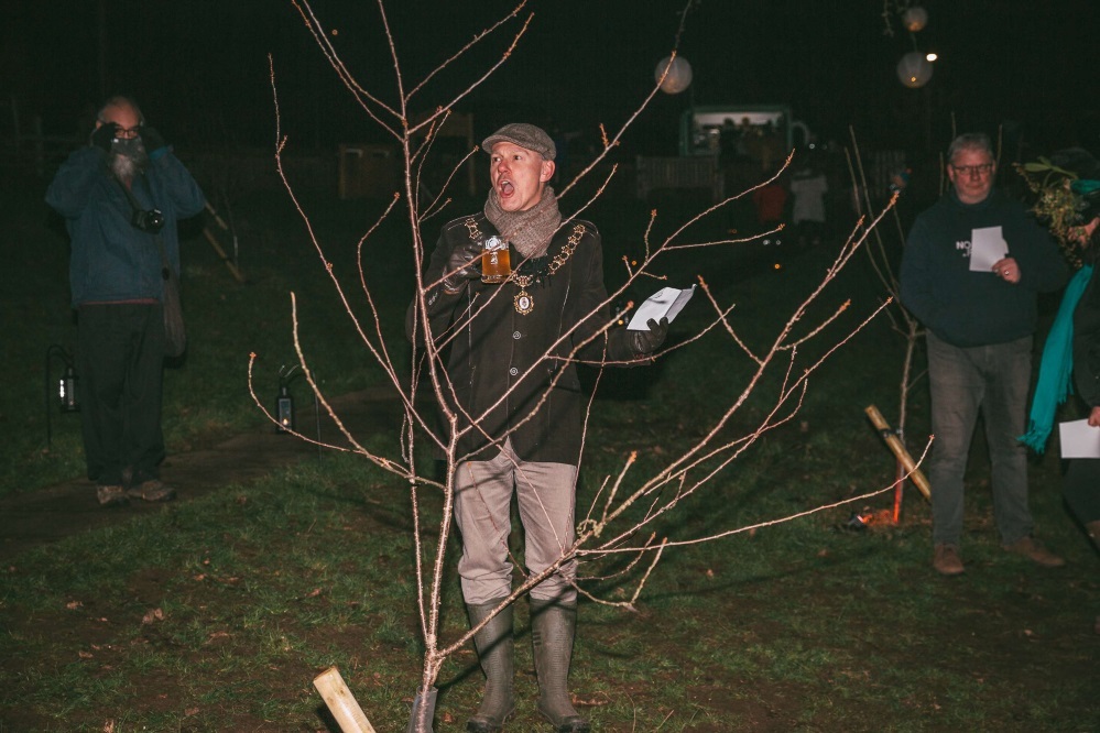Knutsford mayor Cllr Stewart Gardiner toasts the wassail tree