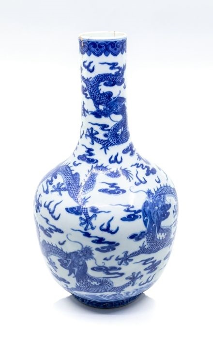 Chinese vase sold for £40,000 Picture: Hansons