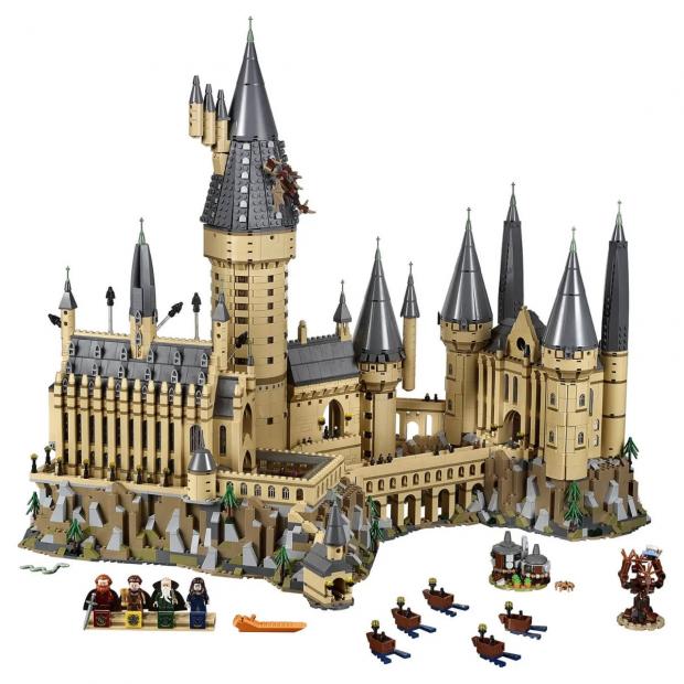Knutsford Guardian: LEGO Harry Potter Hogwarts Castle Set (Zavvi)