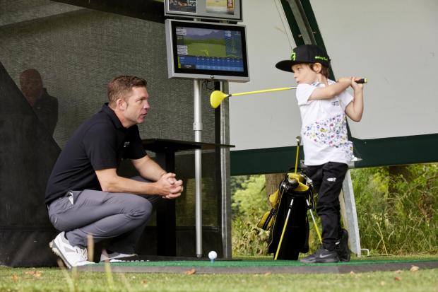 Knutsford Guardian: Jesse Hutchinson U6 Long Drive Winner has lesson from Academy Manager Gavin Beddow